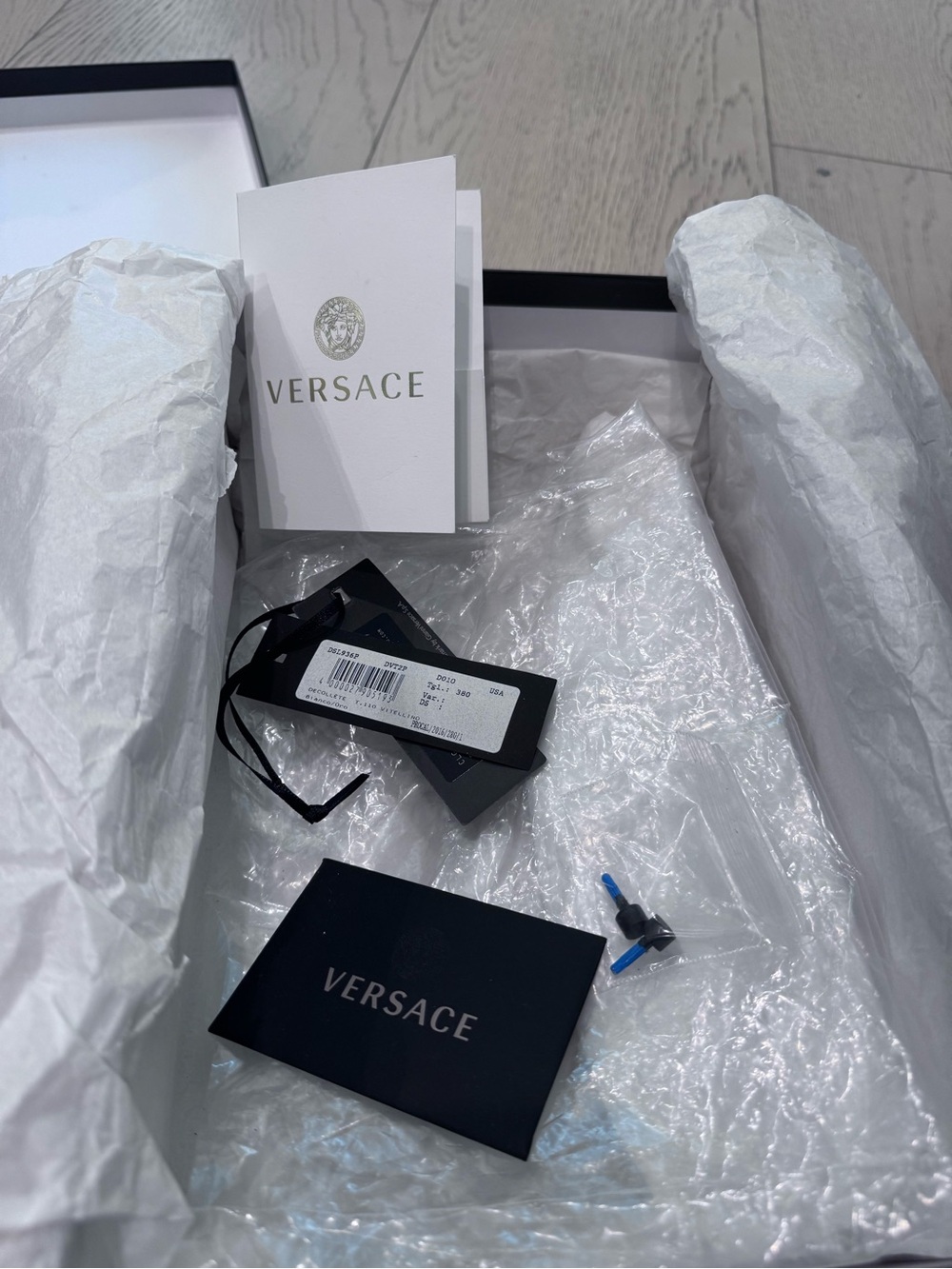 Authentic Versace White Leather Pumps with Gold Medusa DECOLLETE VITELLINO 38 - Picture 14 of 16